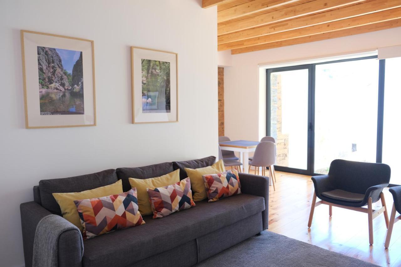 Casa Da Ribeira Guesthouse Cha de Alvares Eksteriør bilde